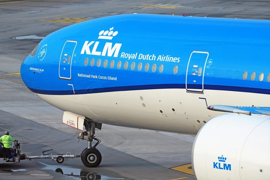 airline operations contact numbers